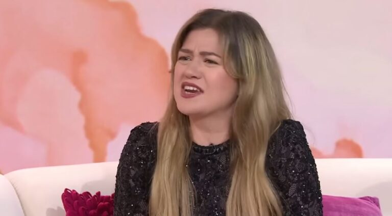 is kelly clarkson sick